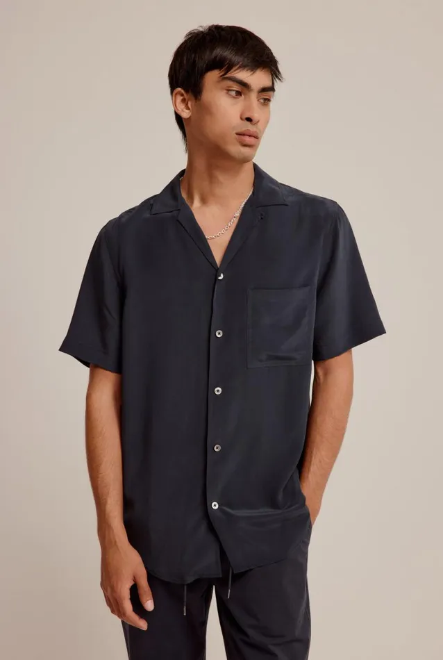 Man Venroy Shirts Relaxed Short Sleeve Silk Camp Collar Shirt