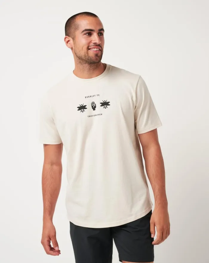 Men Tees TravisMathew BURNLEY WINNING POINT TEE Moonbeam