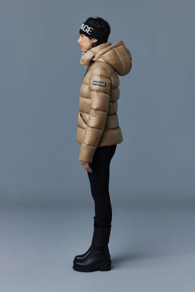 Puffers Women Mackage MADALYN Lustrous Light Down Jacket With Hood For Ladies White Puffers Women Mackage MADALYN Lustrous Light Down Jacket With Hood For Ladies White