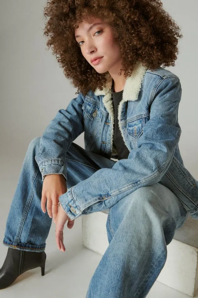 Women Lucky Brand Jackets and Outerwear Faux Shearling Lined Denim Trucker Jacket Loretto Sky