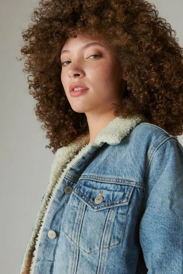 Women Lucky Brand Jackets and Outerwear Faux Shearling Lined Denim Trucker Jacket Loretto Sky